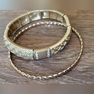 Elegant Gold Color Bracelet Set. EUC